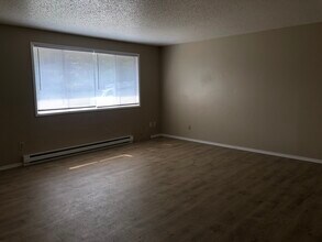220 NW Larry St in Pullman, WA - Foto de edificio - Building Photo