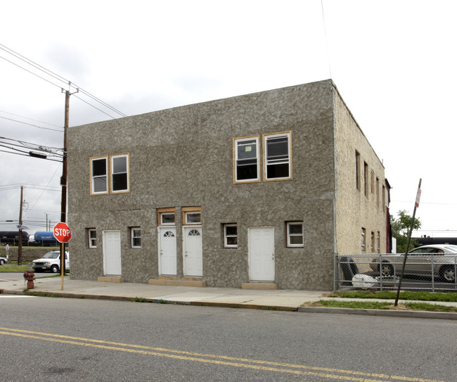 561 Bond St in Elizabeth, NJ - Building Photo - Building Photo