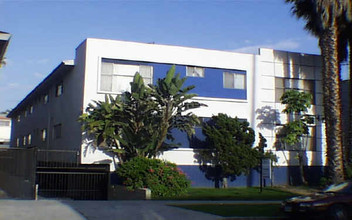 414 S St Andrews Pl in Los Angeles, CA - Building Photo - Building Photo