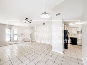 250 Village View Ln in Lakeland, FL - Building Photo - Building Photo