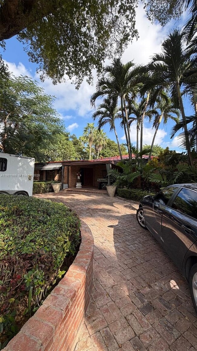 5877 SW 123rd Ave in Miami, FL - Building Photo - Building Photo