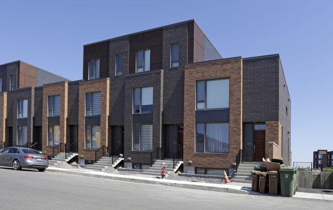 2239-2251 Montérégiennes St in Montréal, QC - Building Photo - Building Photo