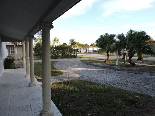 551 E 39th St in Hialeah, FL - Building Photo - Building Photo