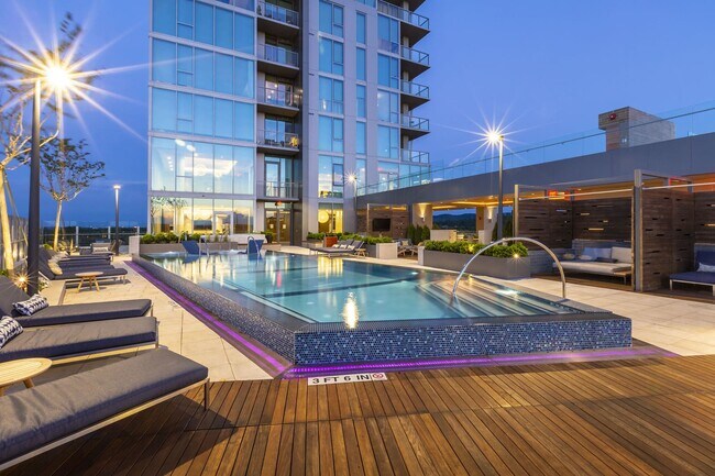 4012 Hillsboro Pike in Nashville, TN - Foto de edificio - Building Photo