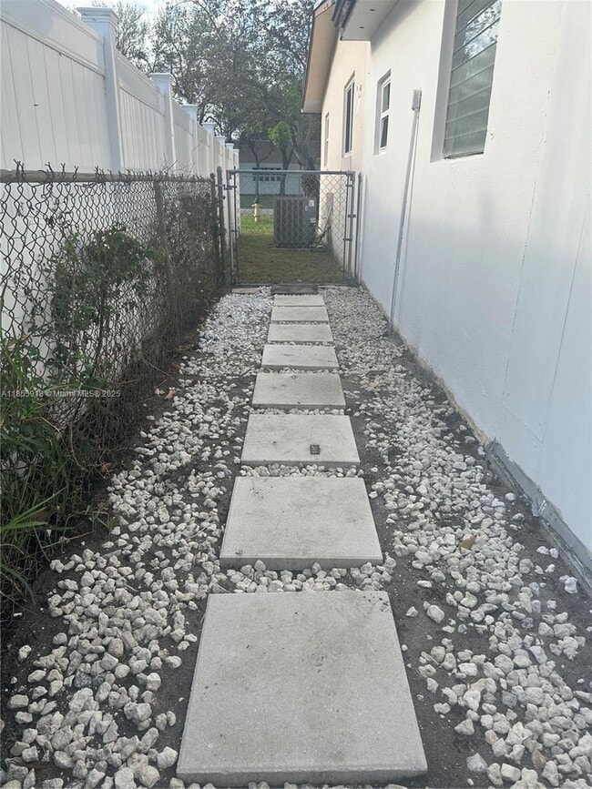 7771 Madeira St in Miramar, FL - Building Photo - Building Photo