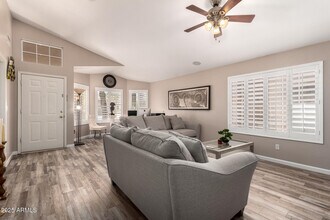 7720 W Julie Dr in Glendale, AZ - Building Photo - Building Photo