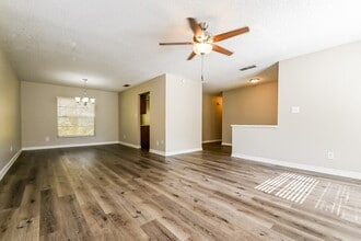 510 Oak Creek Dr in Brandon, FL - Building Photo - Building Photo