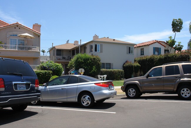 741-747 G Ave in Coronado, CA - Building Photo - Building Photo