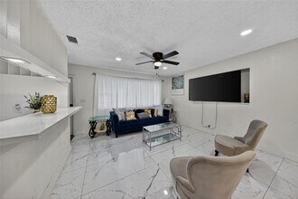 19621 NW 11th Ct in Miami, FL - Building Photo - Building Photo