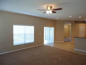 1304 Emerald Hill Way in Valrico, FL - Building Photo - Building Photo