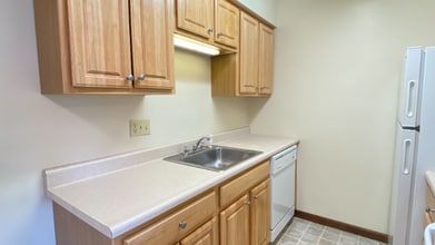 1949 Western Ave in Albany, NY - Building Photo - Building Photo