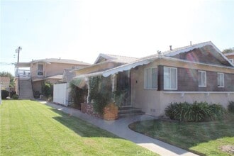 1342 W Valencia Dr in Fullerton, CA - Building Photo - Building Photo