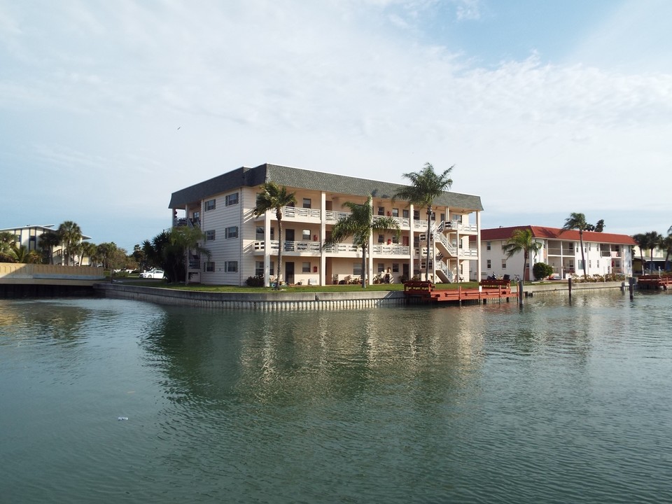 Capri Haven in Treasure Island, FL - Building Photo