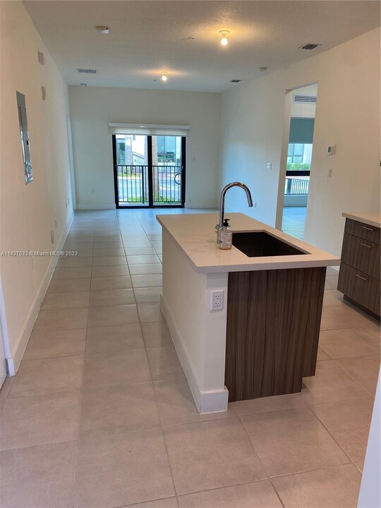 8301 NW 41st St in Doral, FL - Building Photo