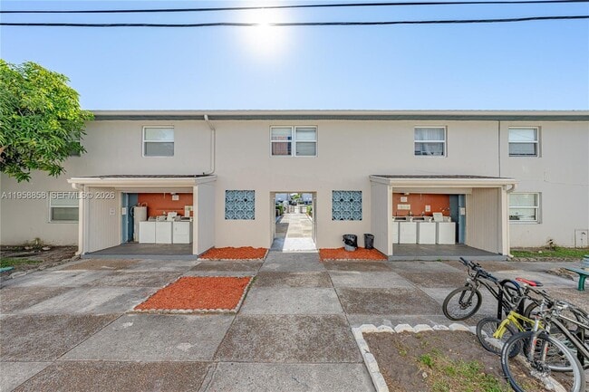 938 Northern Dr in Lake Park, FL - Building Photo - Building Photo