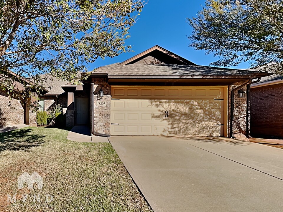 18224 Manera Wy in Edmond, OK - Building Photo