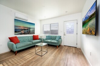 4727 W 18th St, Unit 2 in Los Angeles, CA - Foto de edificio - Building Photo