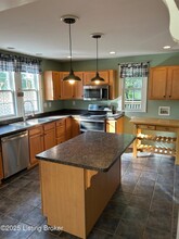 2224 Flat Rock Rd in Louisville, KY - Building Photo - Building Photo
