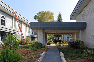 Broadway Apartments II in El Cajon, CA - Building Photo - Building Photo