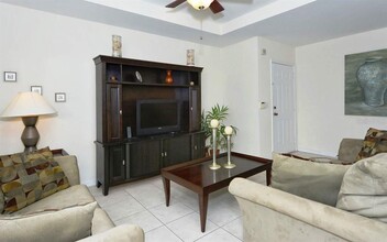 1185 Villagio Cir in Sarasota, FL - Building Photo - Building Photo