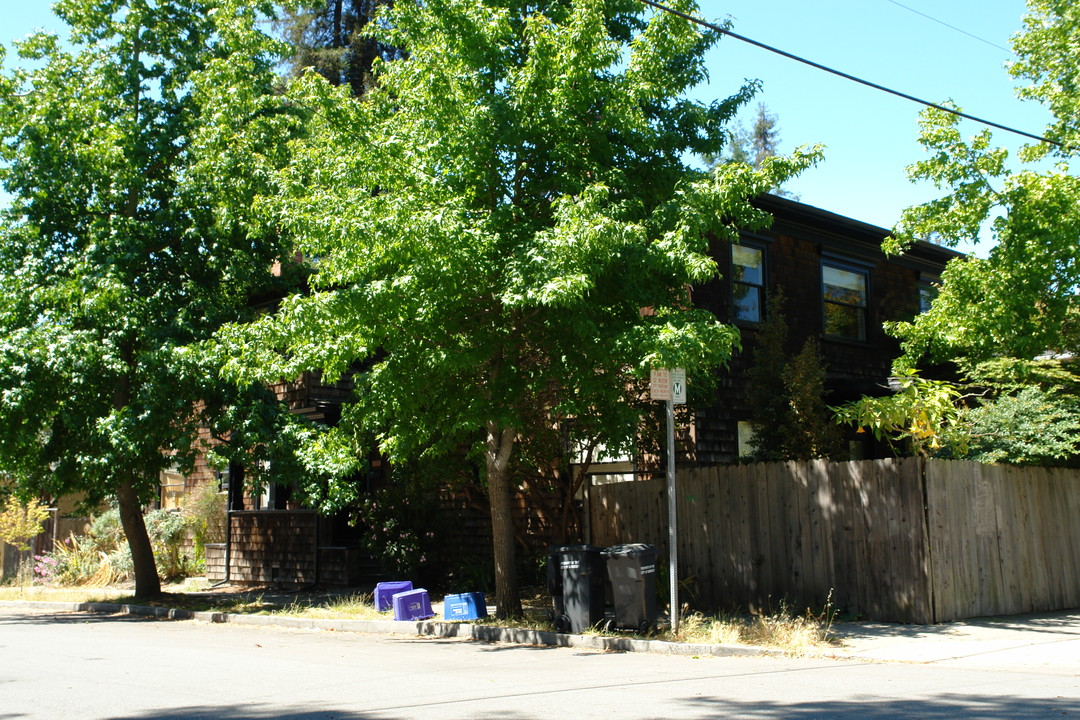 3042 Wheeler St in Berkeley, CA - Building Photo