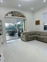 3482 SW 152nd Pl in Miami, FL - Foto de edificio - Building Photo