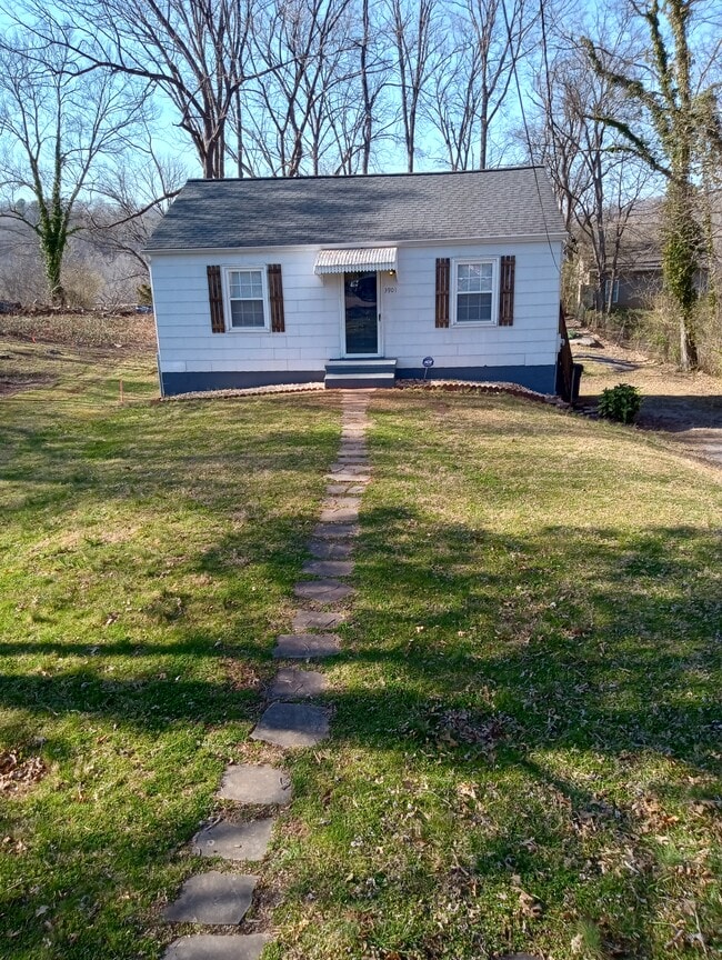 property at 3901 Fairlawn Ct