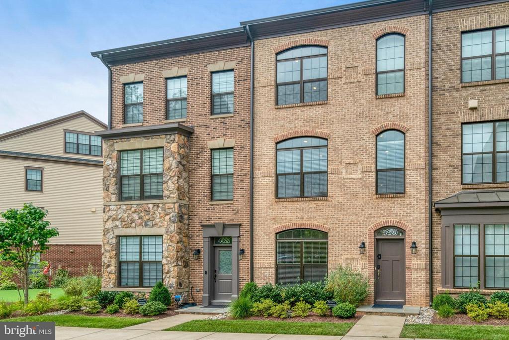4420 Fair Lakes Ct in Fairfax, VA - Building Photo