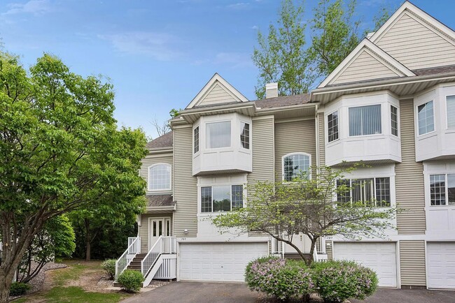 property at 787 Fairfield Cir