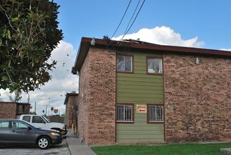 Redstone Apartments in Houston, TX - Foto de edificio - Building Photo