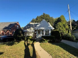 8038 Riverdale St in Dearborn Heights, MI - Building Photo