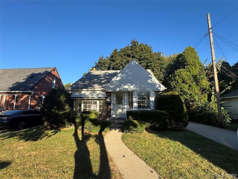 8038 Riverdale St in Dearborn Heights, MI - Building Photo