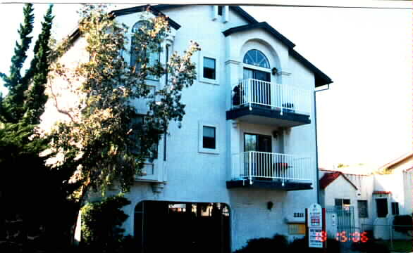 2211 Cedar Ave in Long Beach, CA - Building Photo - Building Photo