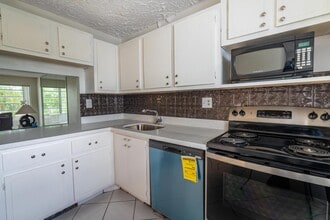 8360 Sands Point Blvd in Tamarac, FL - Building Photo - Building Photo