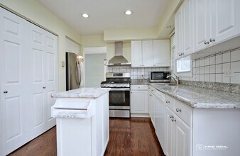 467 Highland Grove Dr in Buffalo Grove, IL - Building Photo - Building Photo