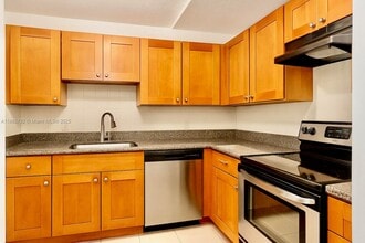 4848 NW 24th Ct in Lauderdale Lakes, FL - Building Photo - Building Photo