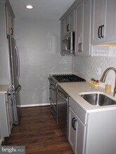210 Park Terrace Ct SE-Unit -61 in Vienna, VA - Building Photo - Building Photo