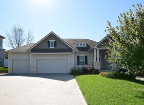 19527 Shadow Ridge Dr in Omaha, NE - Building Photo