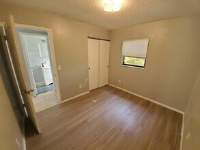 10401 N 11th St in Tampa, FL - Building Photo - Building Photo