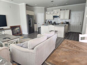 302 Cashes Dr in Lilburn, GA - Building Photo - Building Photo