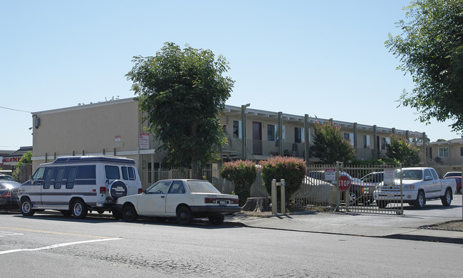 Stone Square Apartments in San Pablo, CA - Building Photo - Building Photo