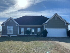 411 Monarchos Ln in Bowling Green, KY - Building Photo