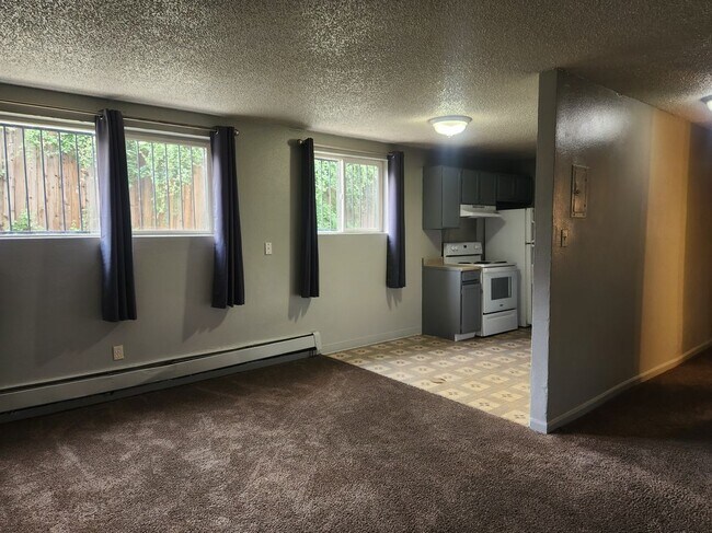 1908 Clinton St in Aurora, CO - Building Photo - Building Photo