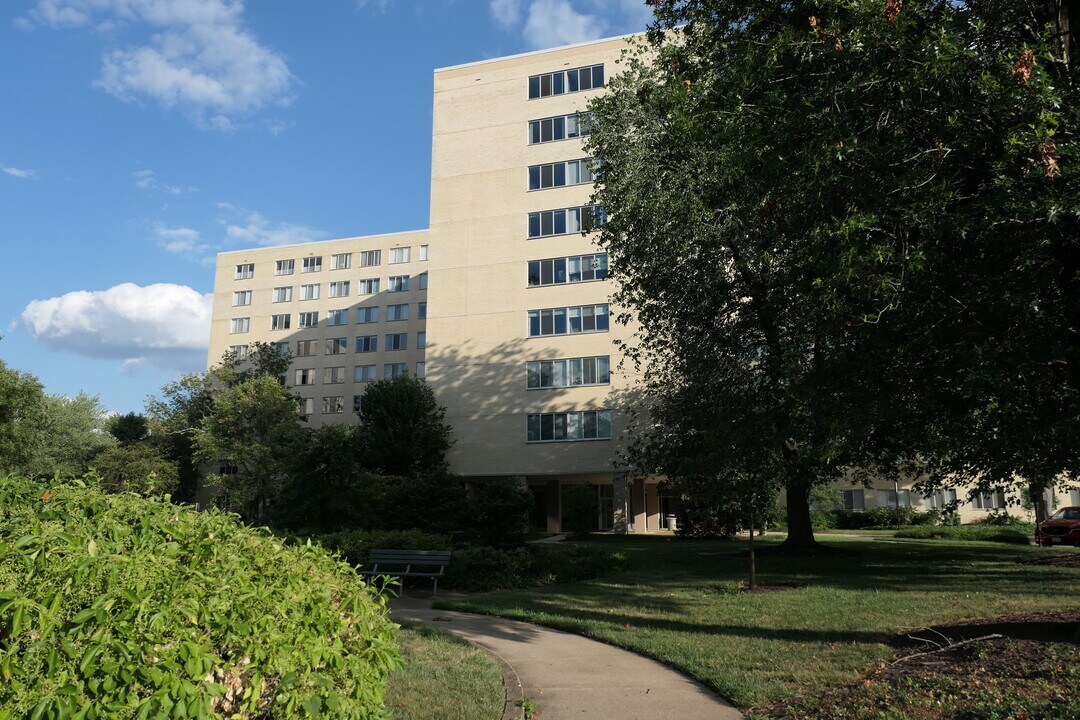 6631 Wakefield Dr, Unit 717 in Alexandria, VA - Foto de edificio