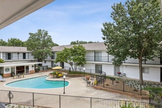 Carriage House in Dallas, TX - Building Photo - Building Photo