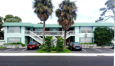 Pirates Cove Apartments in Deerfield Beach, FL - Building Photo - Building Photo