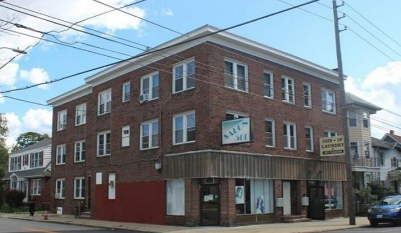 100 Trenton St in Pawtucket, RI - Foto de edificio