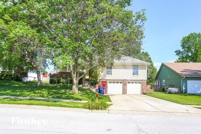 3709 NE Chapel Dr in Lee's Summit, MO - Building Photo - Building Photo