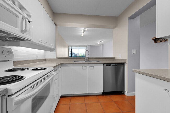 7380 Elmbridge Way in Richmond, BC - Building Photo - Building Photo