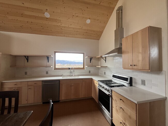 2 Kincaid Rd in El Prado, NM - Building Photo - Building Photo